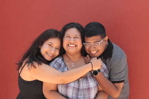 Cómo viajar fuera de Estados Unidos legalmente y volver a abrazar a tu familia. El verdadero sueño americano