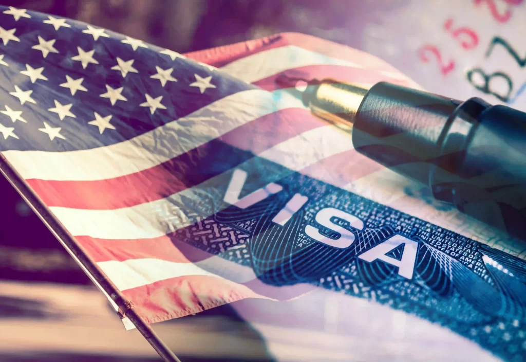 A visa card, a US flag and a pen superposed on one another
