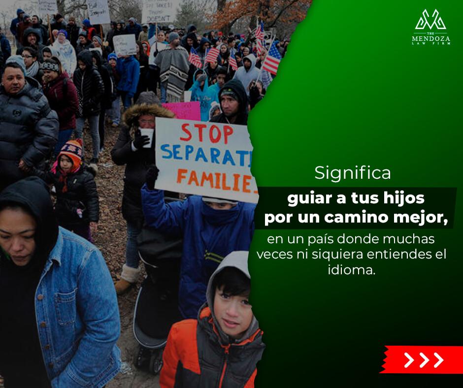 Protesta con cartel 'Stop separating families'
