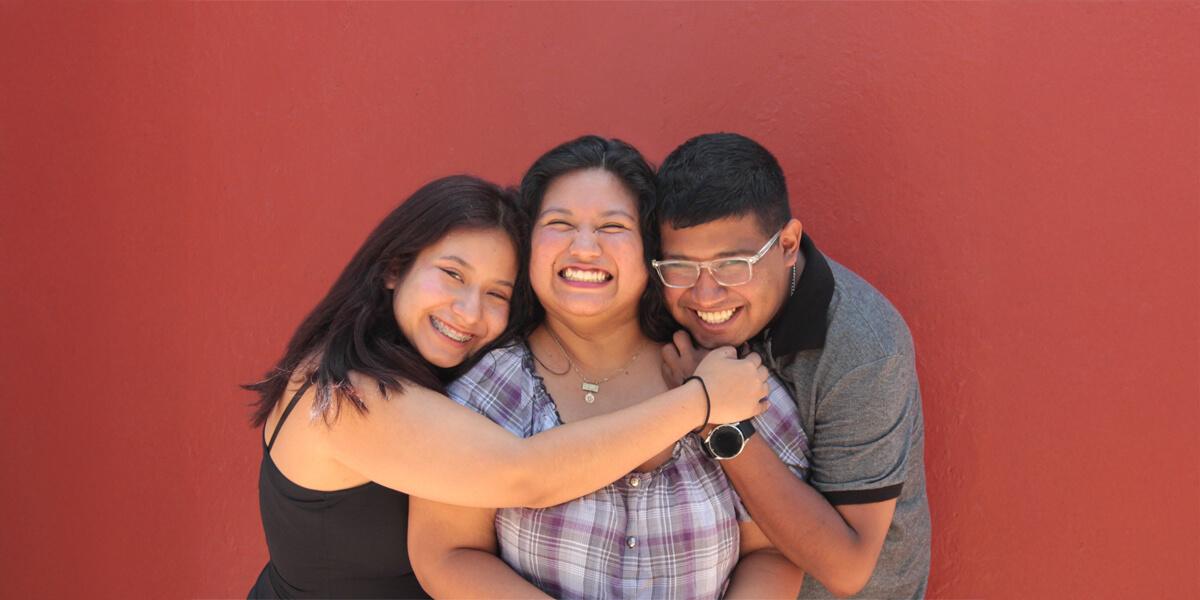 Volver a tu tierra y abrazar a tu familia: cómo lograrlo legalmente y cumplir el verdadero sueño americano